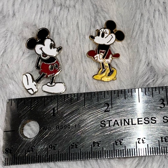 Mickey and Minnie Pins - Picture 4 of 4